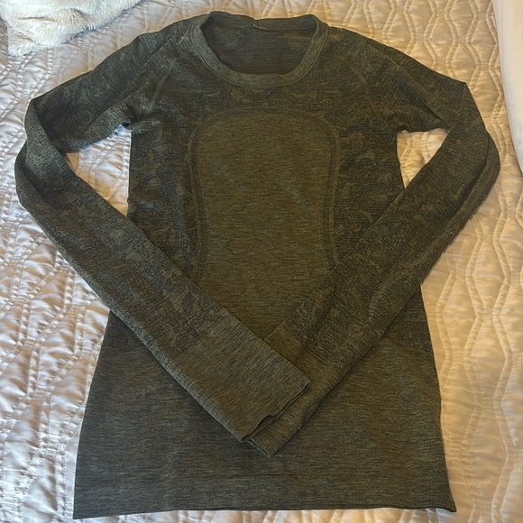 Lululemon - army green top - Picture 1 of 7
